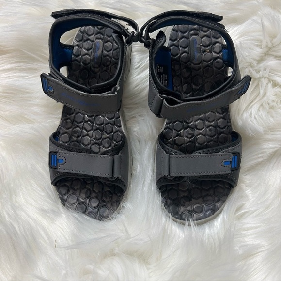 Size 4 Boys Eddie Bauer Sandals E1 - Picture 1 of 3